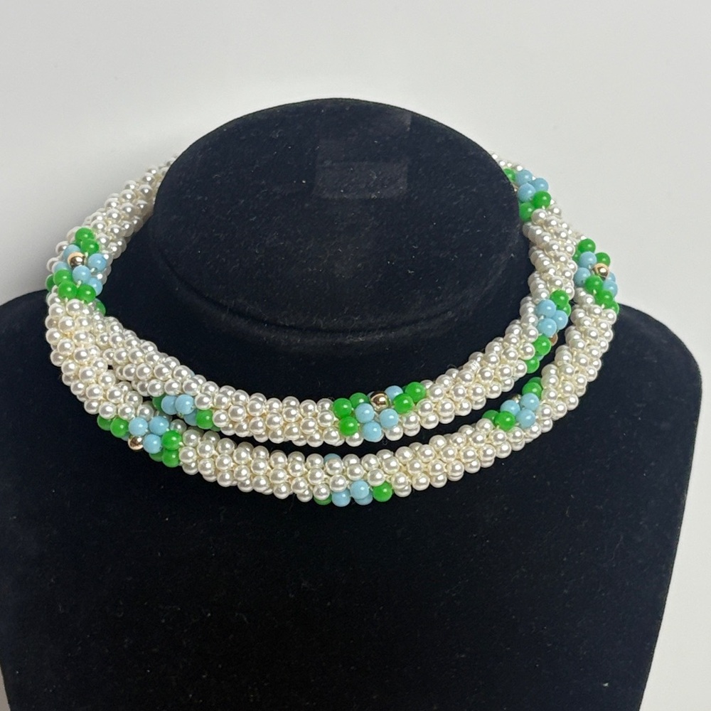 Elegant Pearl and Green Beaded Necklace